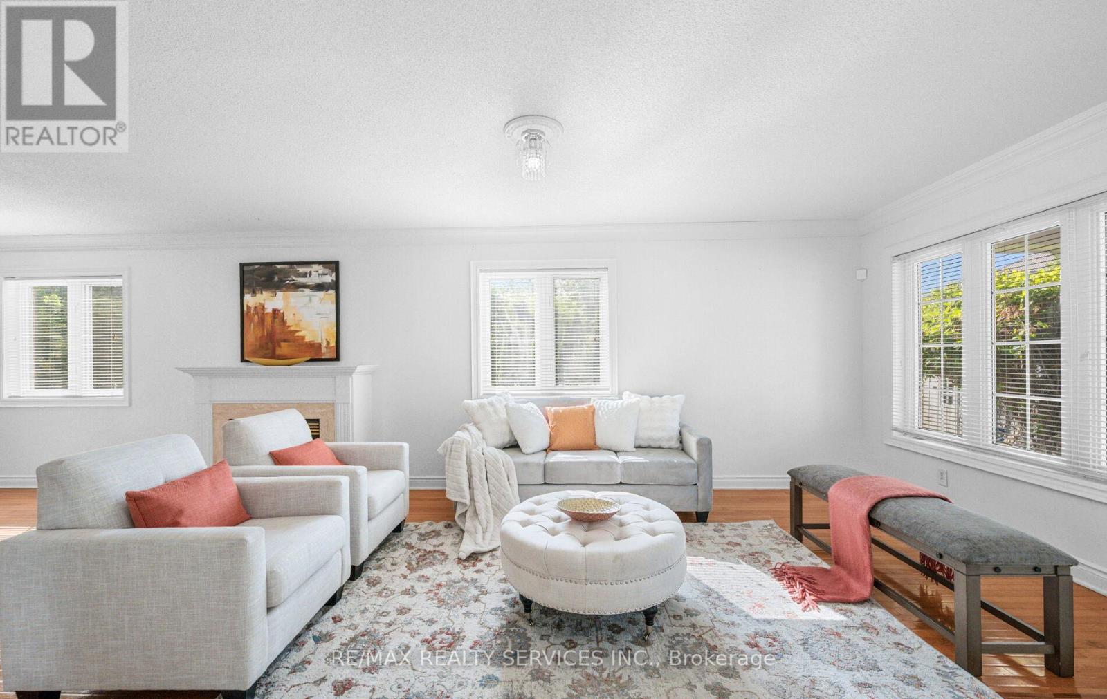 Photo 9 of 47 Echoridge Drive, Brampton ON