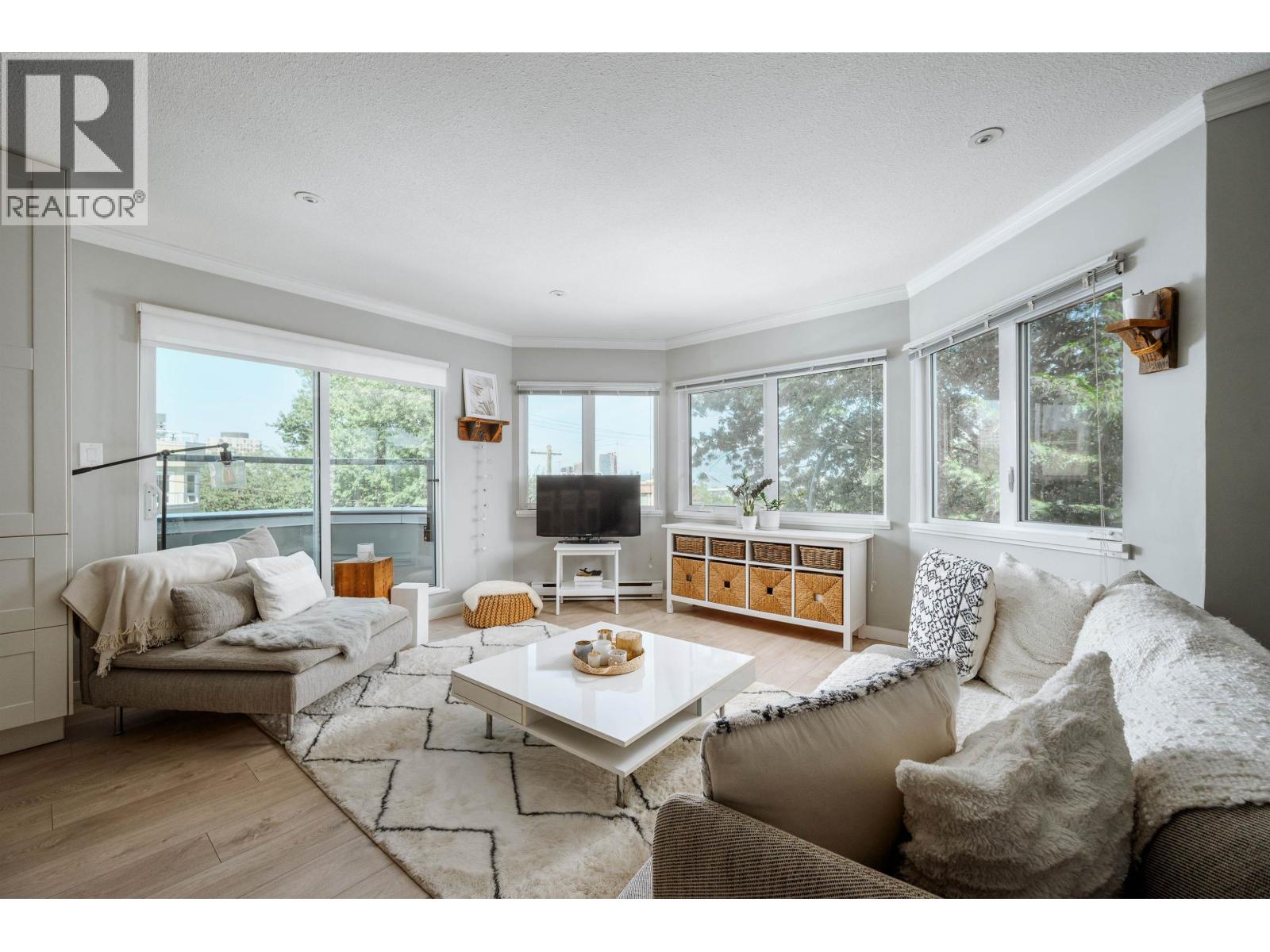 Photo 3 of 21 1182 W 7th Avenue, Vancouver BC