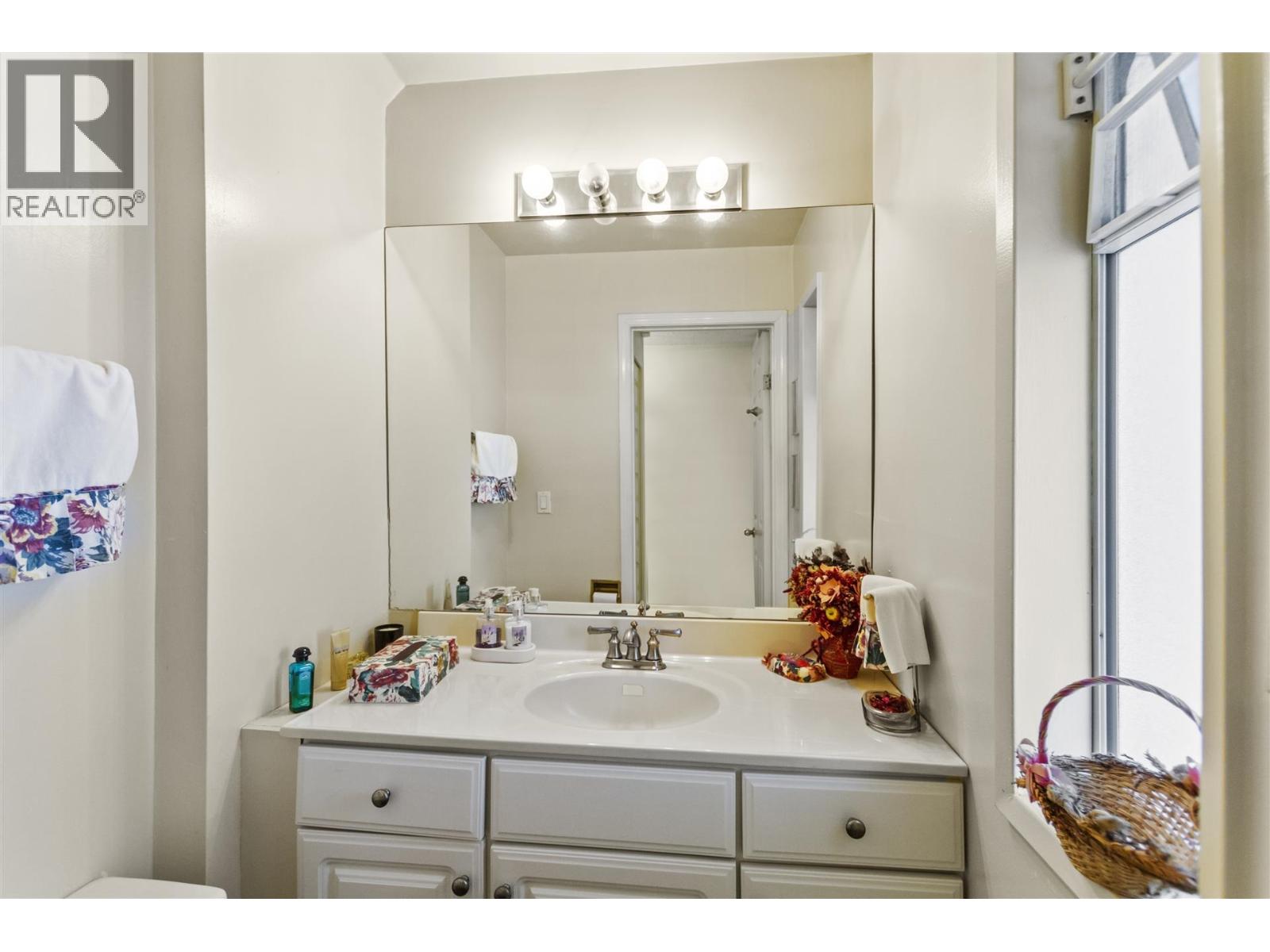 Photo 11 of 34 5330 Broadway, Burnaby BC