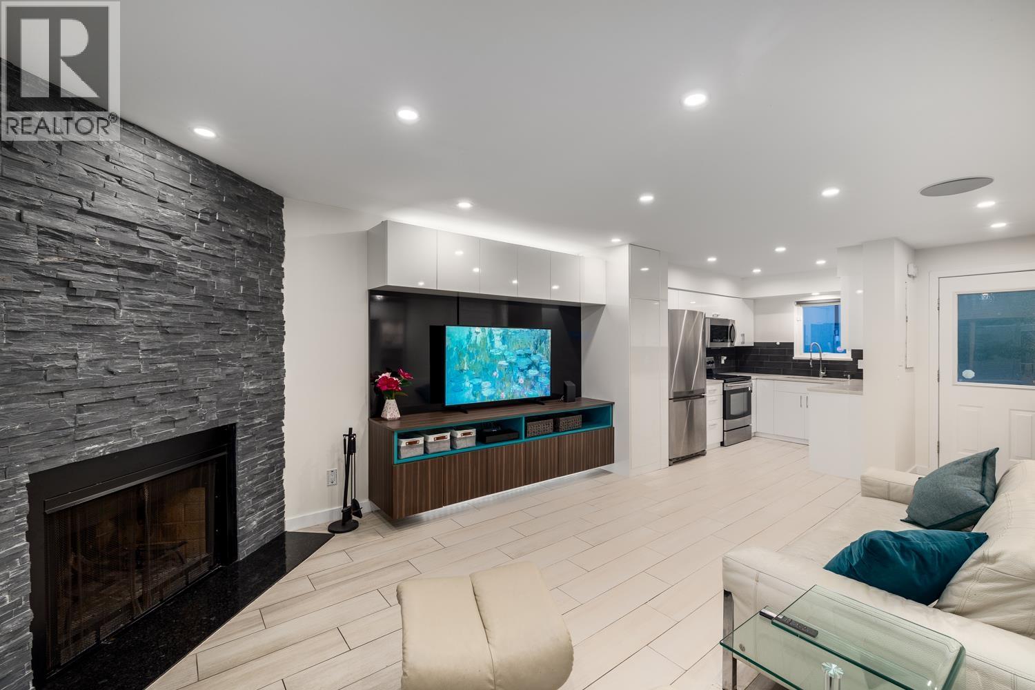Photo 10 of 2391 Oak Street, Vancouver BC