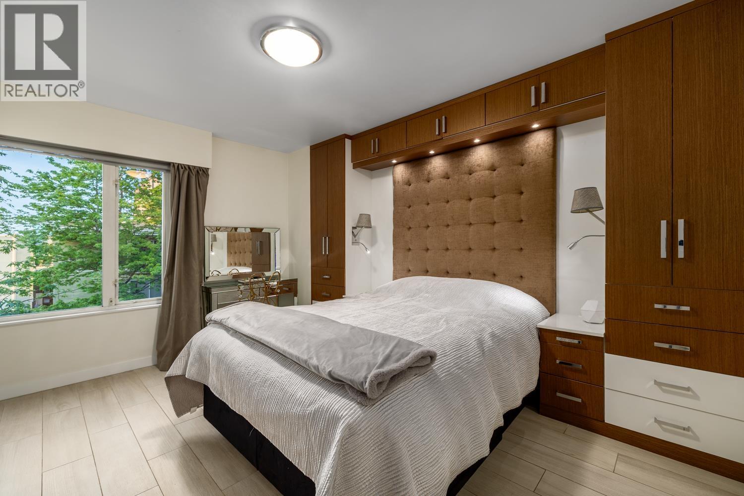 Photo 11 of 2391 Oak Street, Vancouver BC