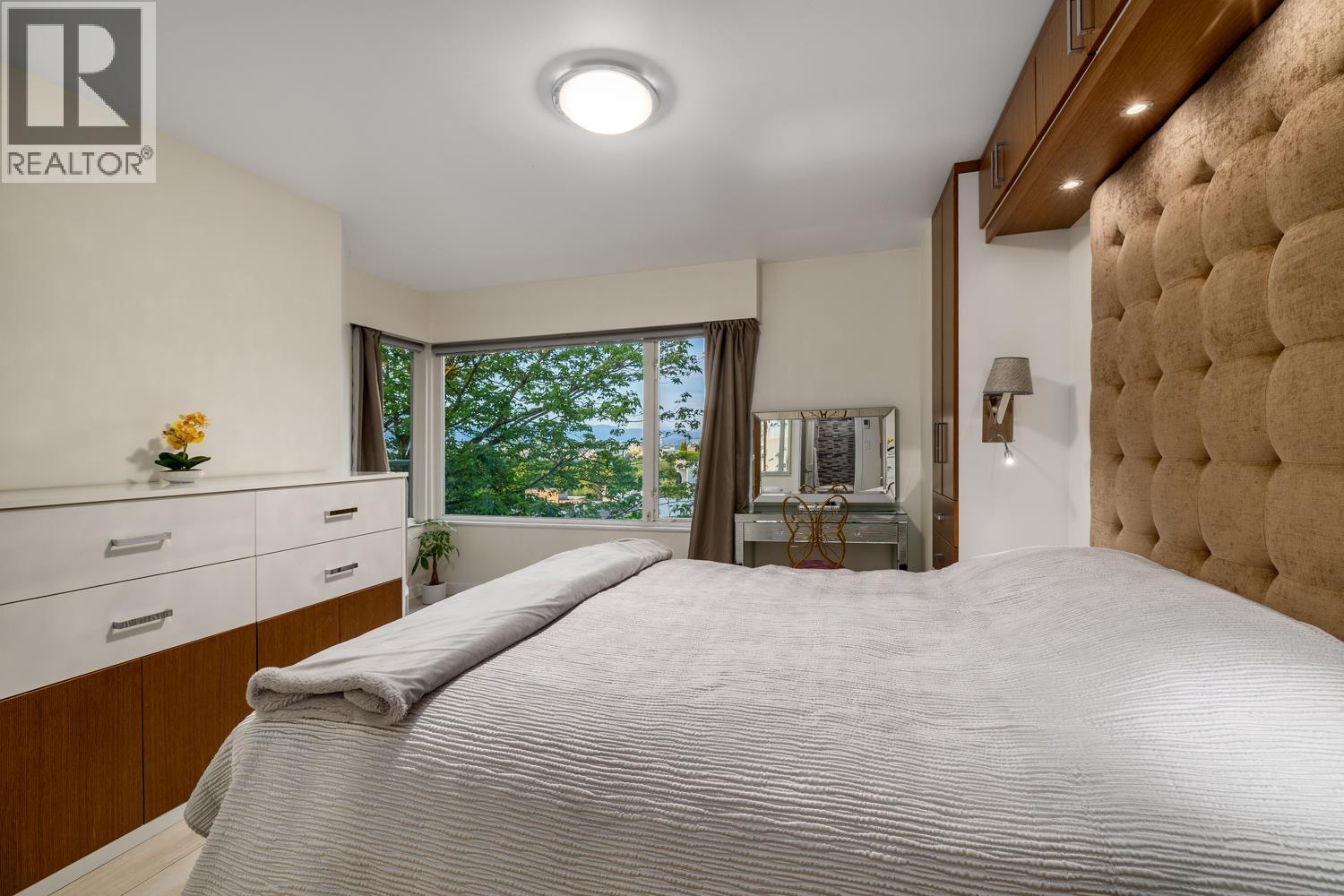 Photo 12 of 2391 Oak Street, Vancouver BC