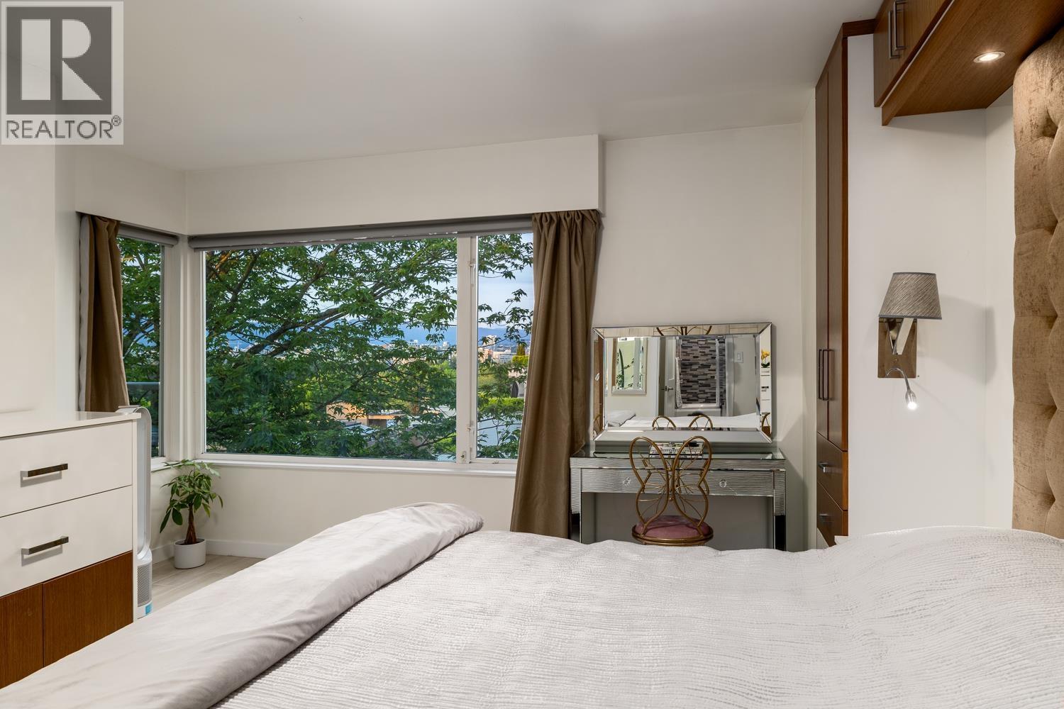 Photo 13 of 2391 Oak Street, Vancouver BC