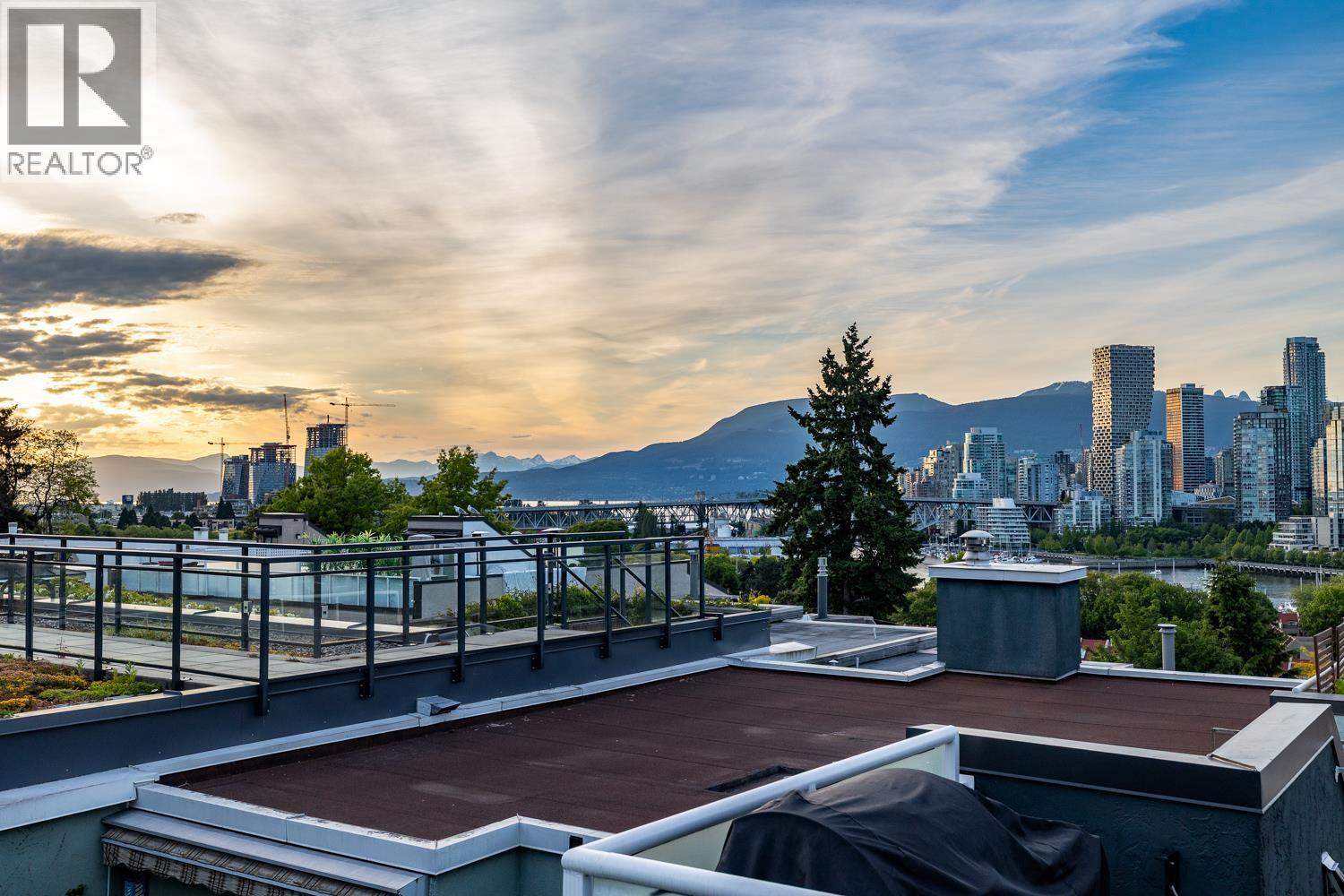 Photo 23 of 2391 Oak Street, Vancouver BC