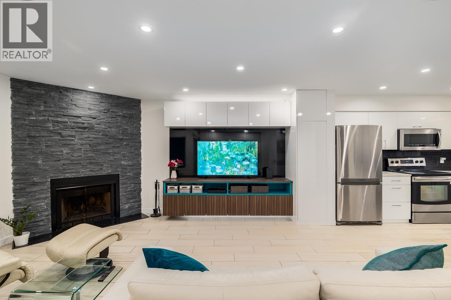 Photo 5 of 2391 Oak Street, Vancouver BC