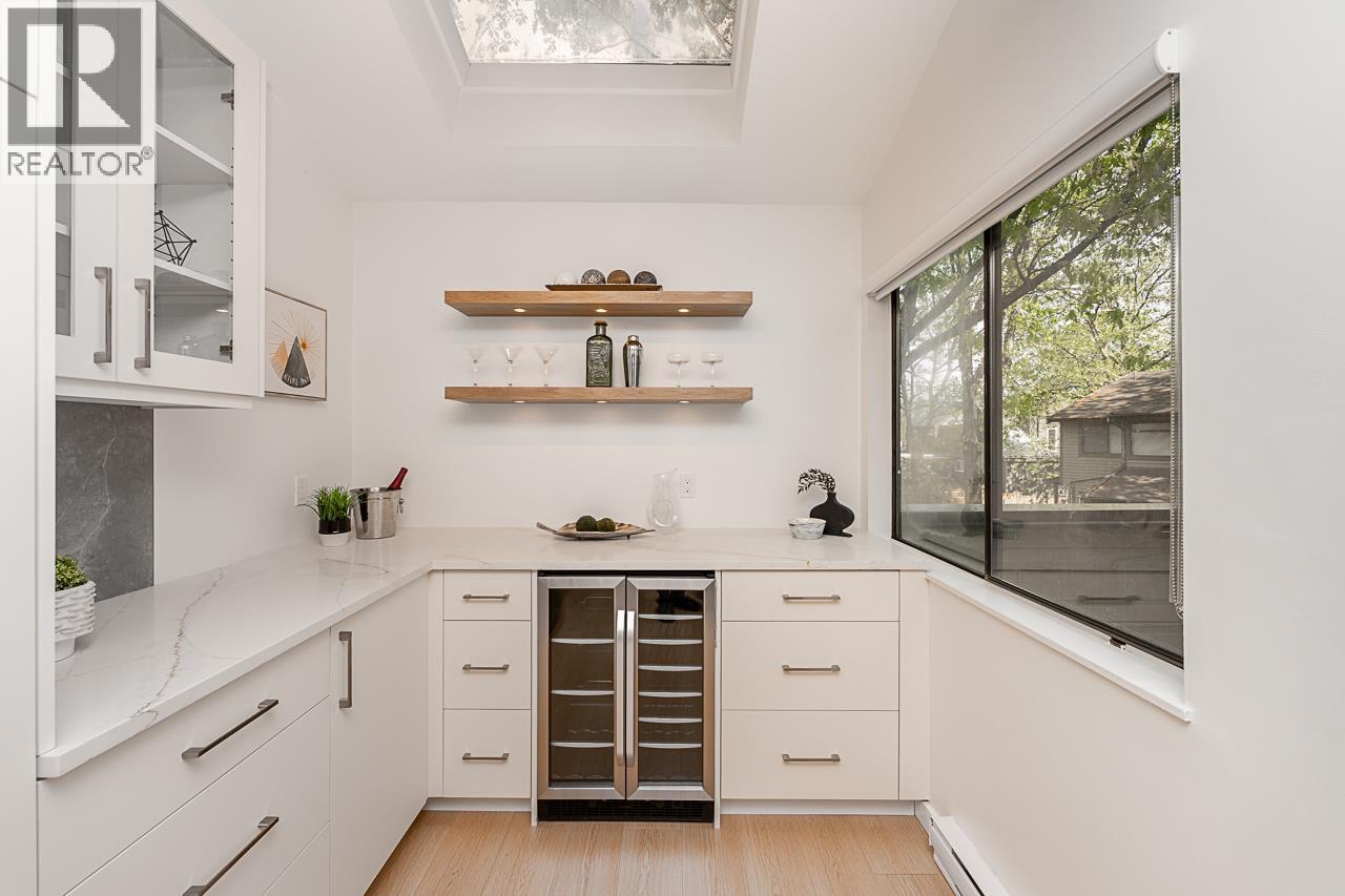 Photo 10 of 5853 Mayview Circle, Burnaby BC