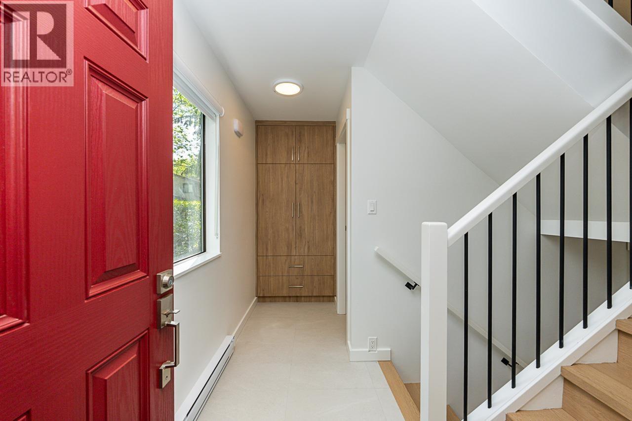 Photo 4 of 5853 Mayview Circle, Burnaby BC