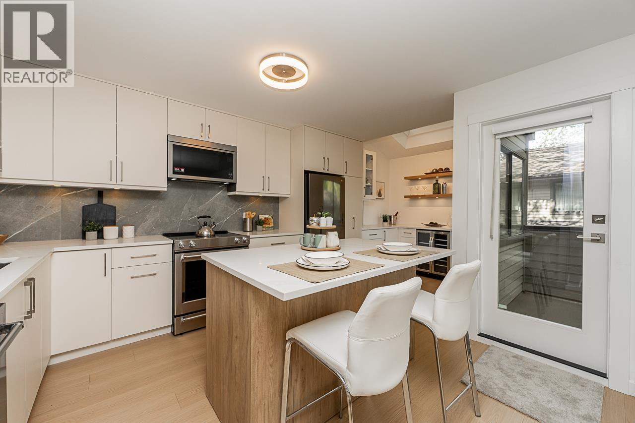 Photo 8 of 5853 Mayview Circle, Burnaby BC