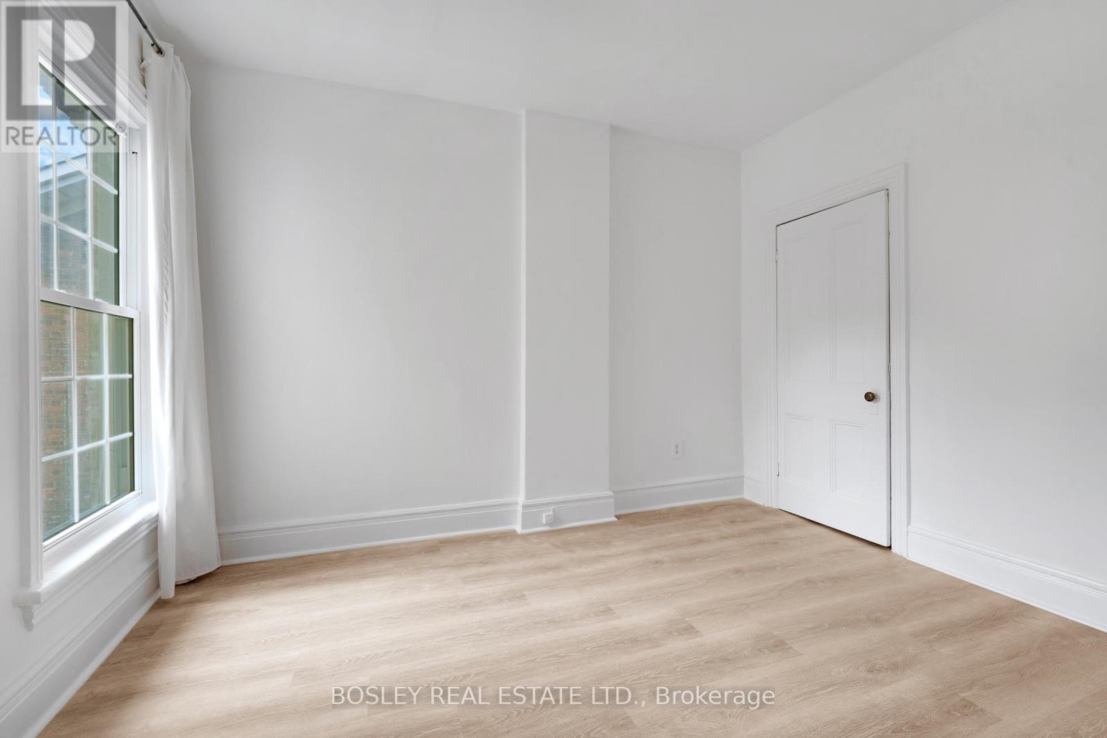 Photo 14 of 175 Macnab Street N, Hamilton ON