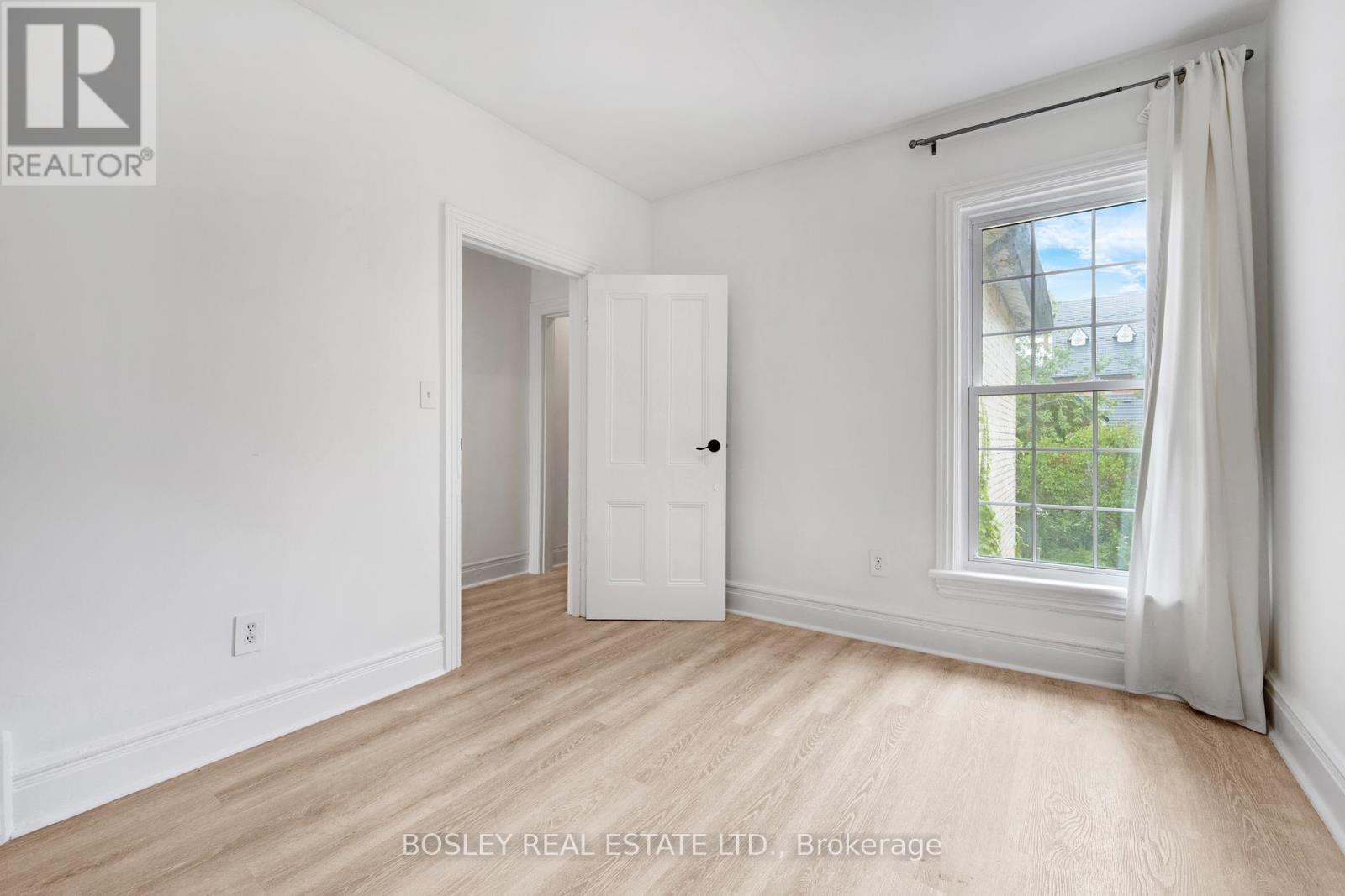 Photo 16 of 175 Macnab Street N, Hamilton ON