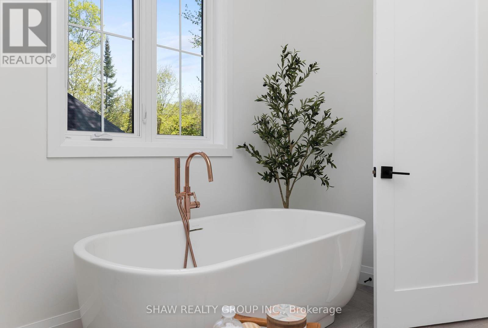 Photo 18 of 14 St Georges Court, Huntsville ON
