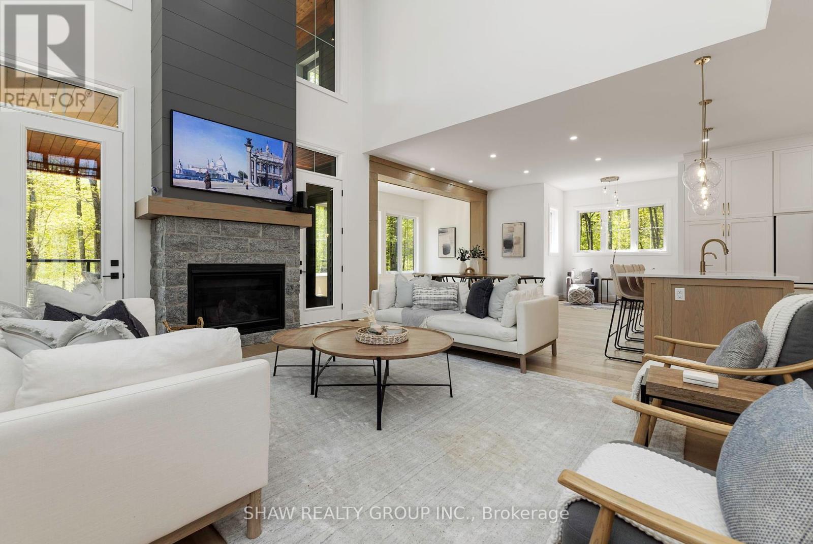 Photo 4 of 14 St Georges Court, Huntsville ON