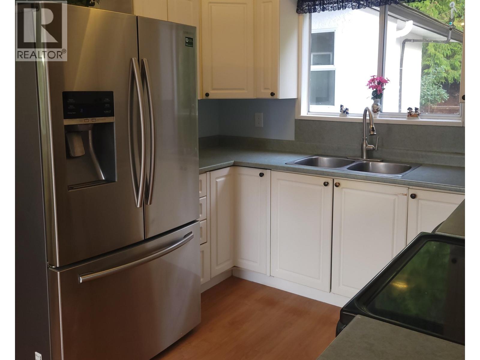 5218 RADCLIFFE ROAD, Sechelt