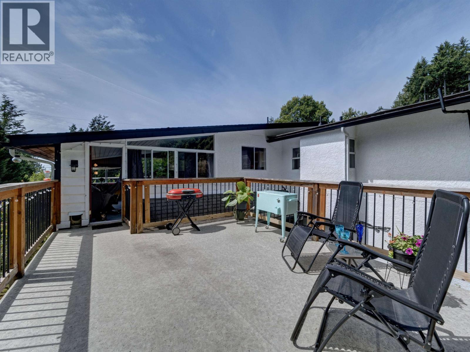 5218 RADCLIFFE ROAD, Sechelt