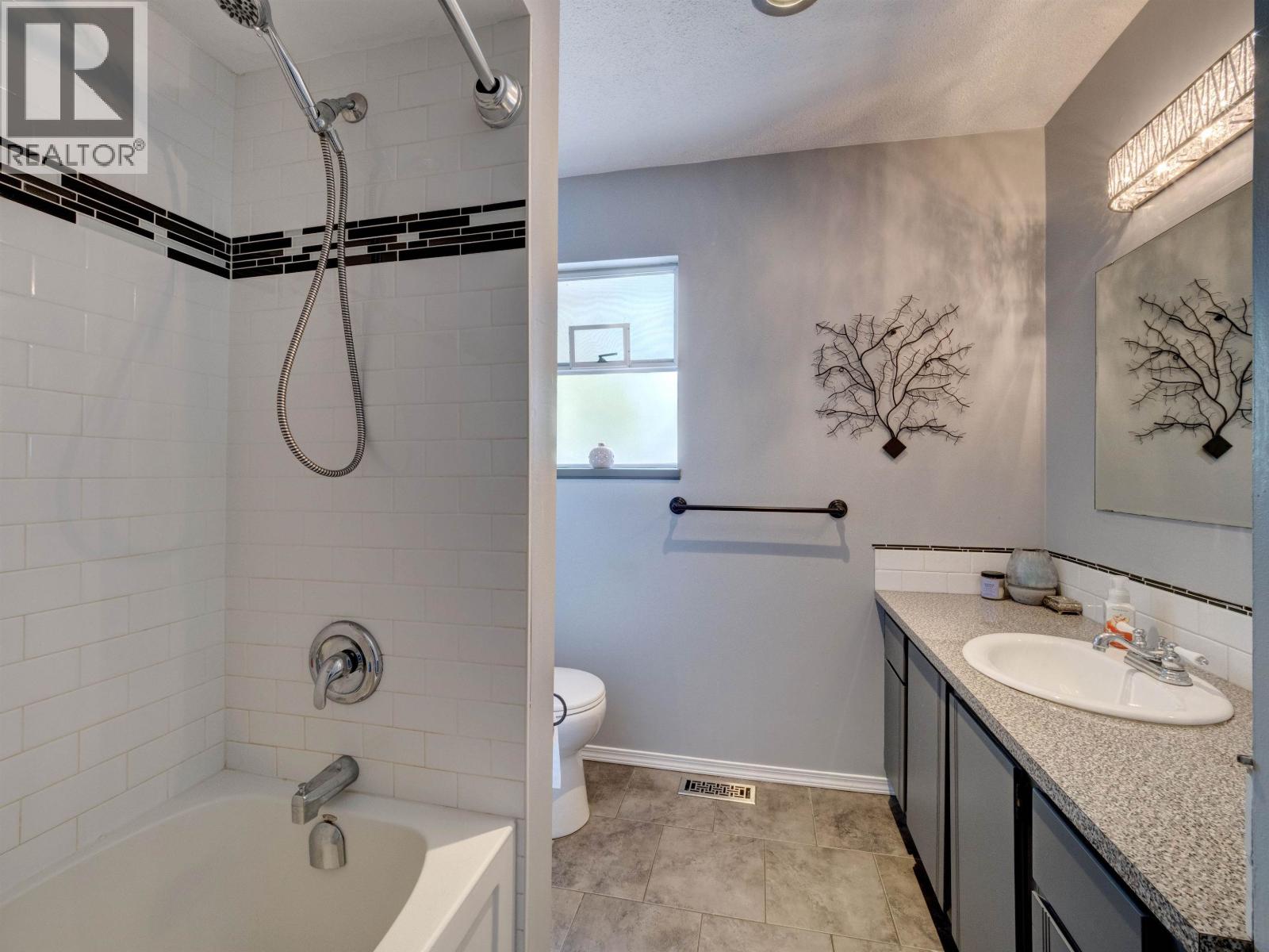 5218 RADCLIFFE ROAD, Sechelt