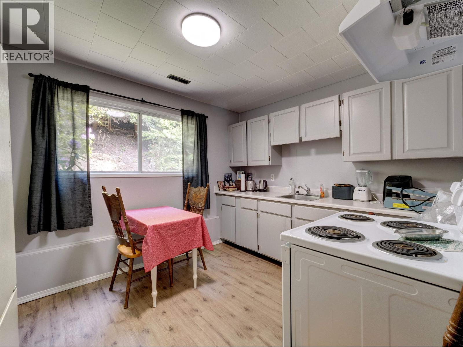 5218 RADCLIFFE ROAD, Sechelt