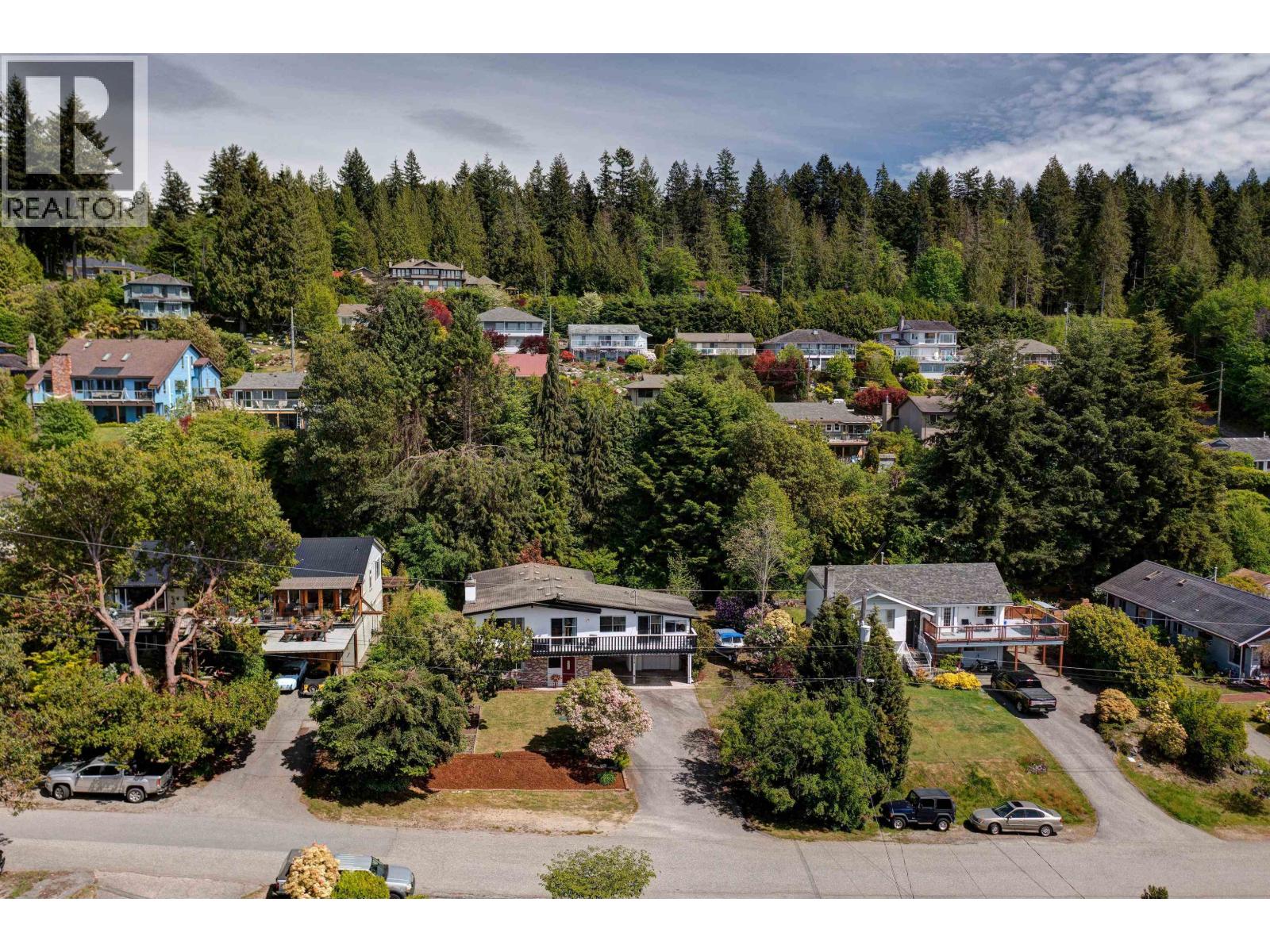 5218 RADCLIFFE ROAD, Sechelt