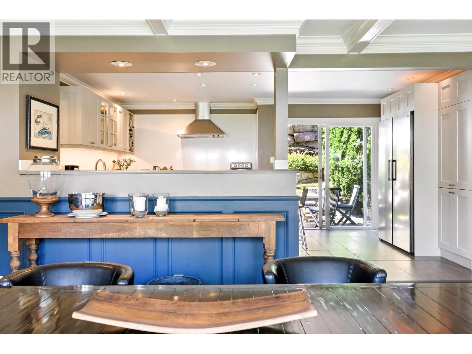 Photo 10 of 4817 Meadfeild Road, West Vancouver BC