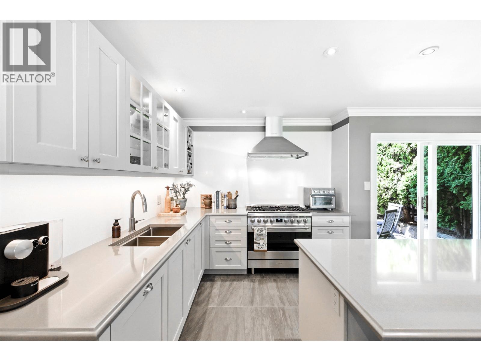 Photo 13 of 4817 Meadfeild Road, West Vancouver BC