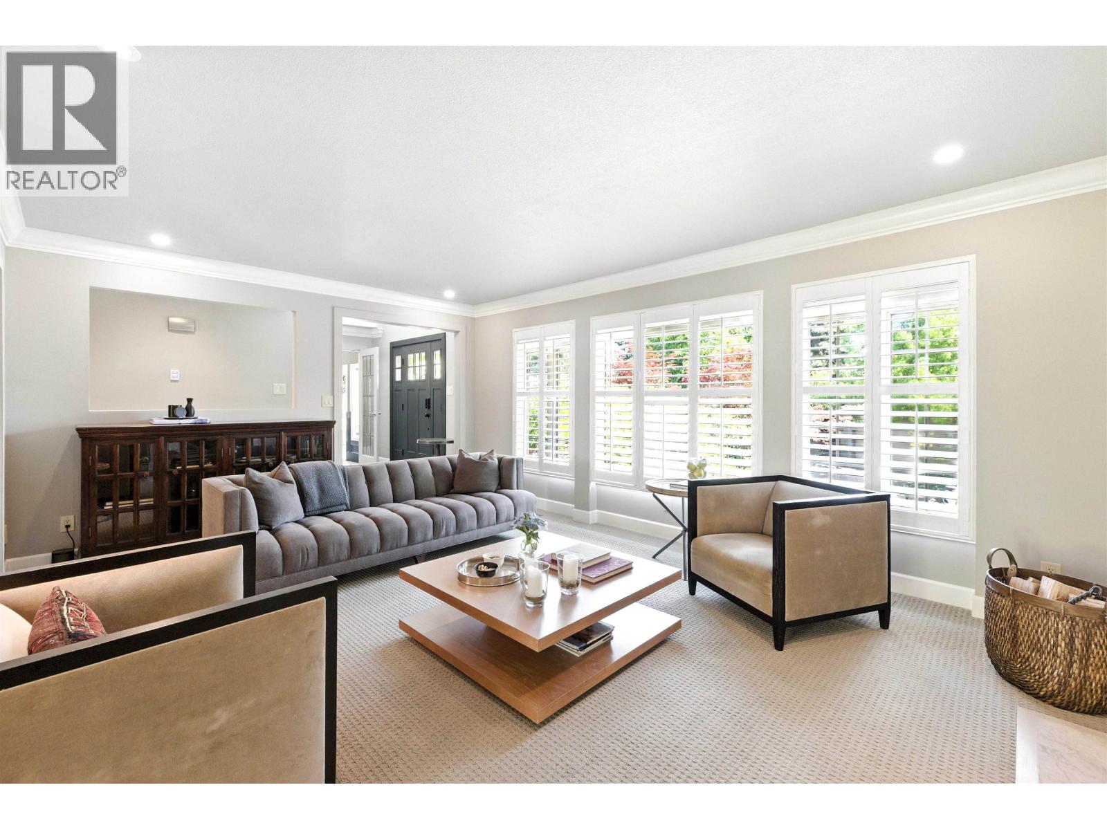 Photo 5 of 4817 Meadfeild Road, West Vancouver BC