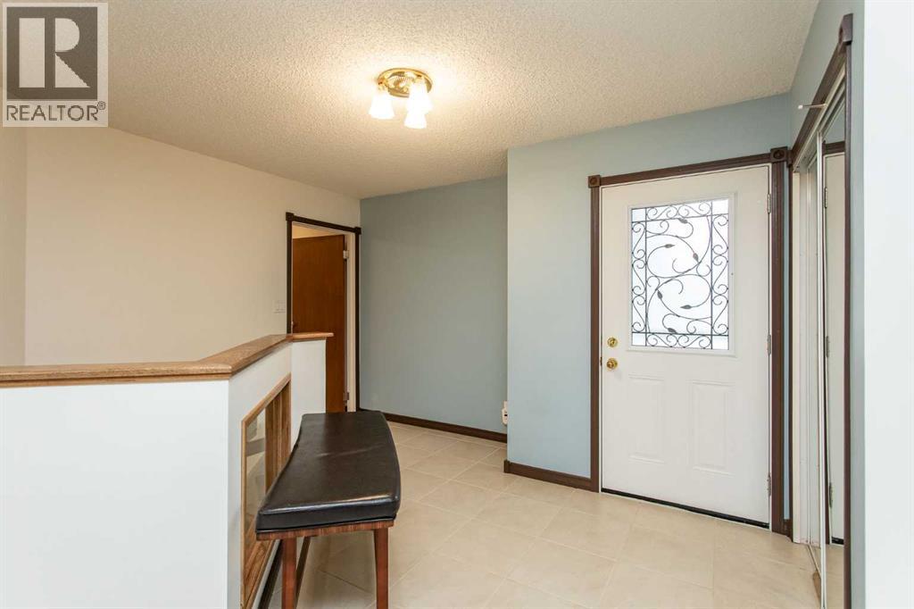 5014 60 Street Close, Lacombe