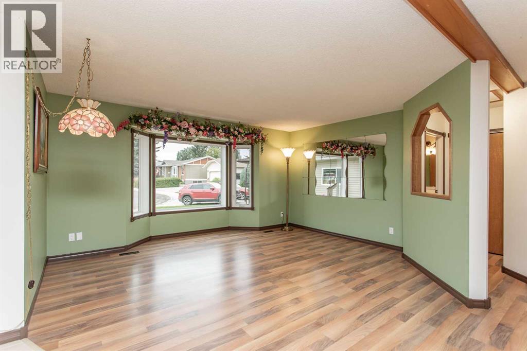 5014 60 Street Close, Lacombe