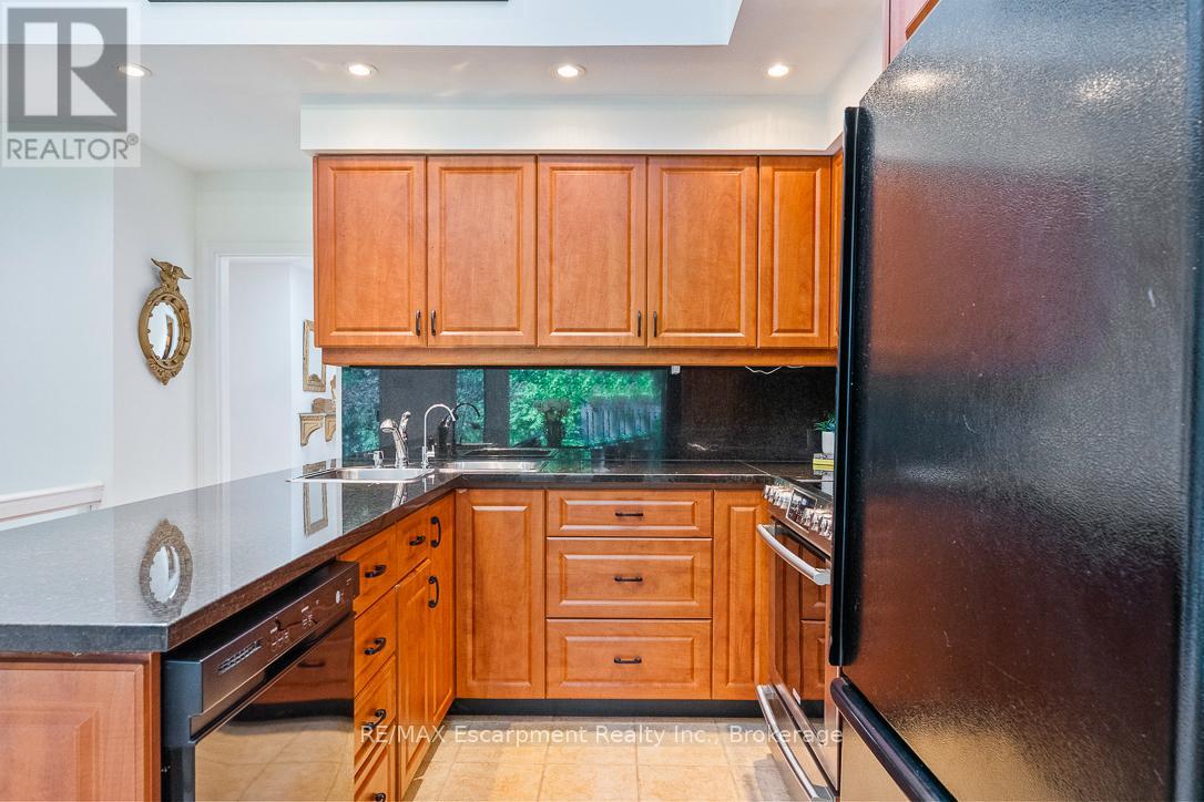 Photo 17 of 1373 Queen Victoria Avenue, Mississauga ON