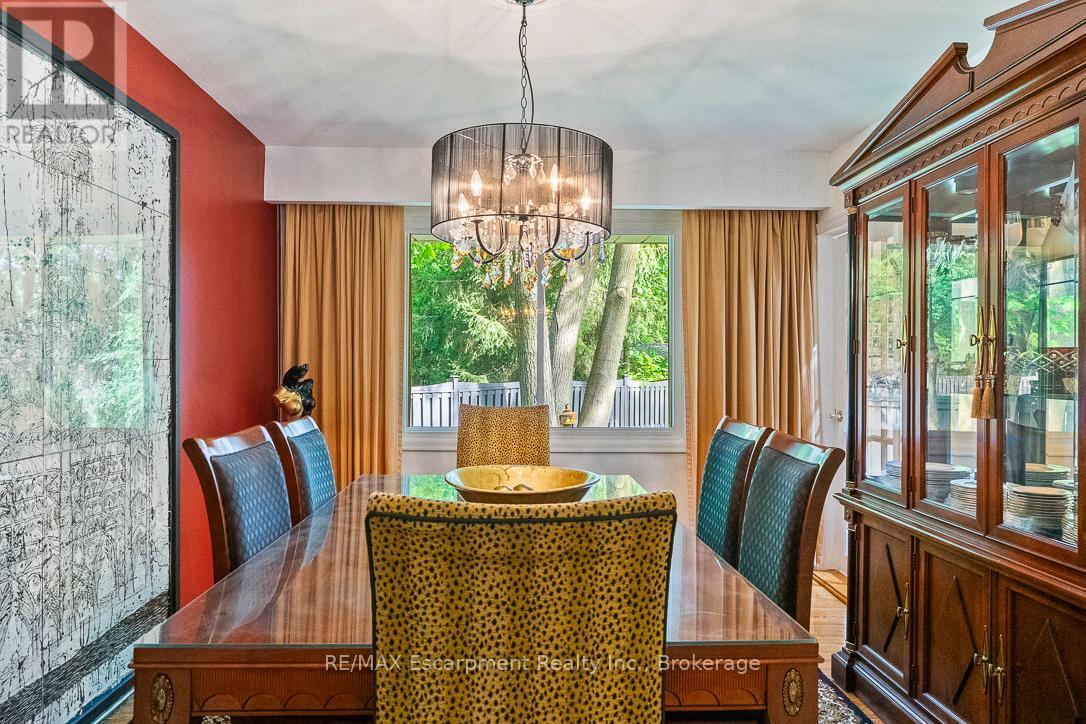 Photo 12 of 1373 Queen Victoria Avenue, Mississauga ON