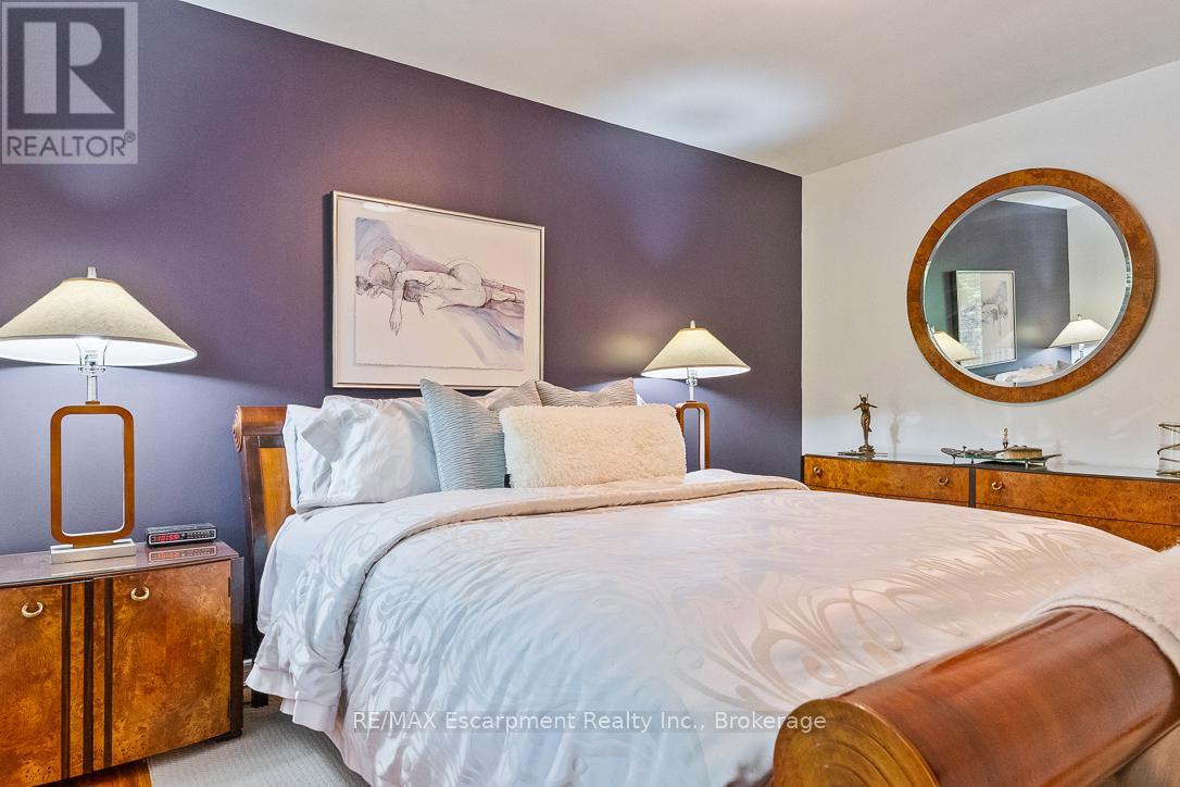 Photo 19 of 1373 Queen Victoria Avenue, Mississauga ON