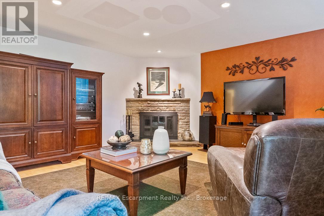 Photo 22 of 1373 Queen Victoria Avenue, Mississauga ON