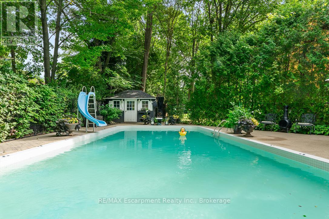 Photo 8 of 1373 Queen Victoria Avenue, Mississauga ON
