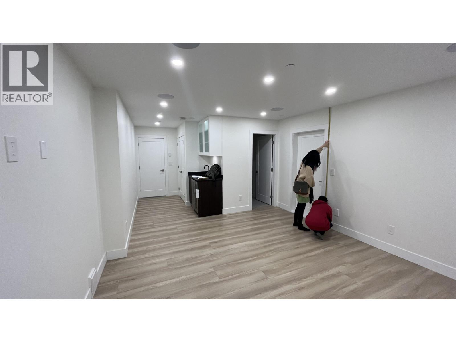 Photo 10 of Basement 3072 E 56th Avenue, Vancouver BC