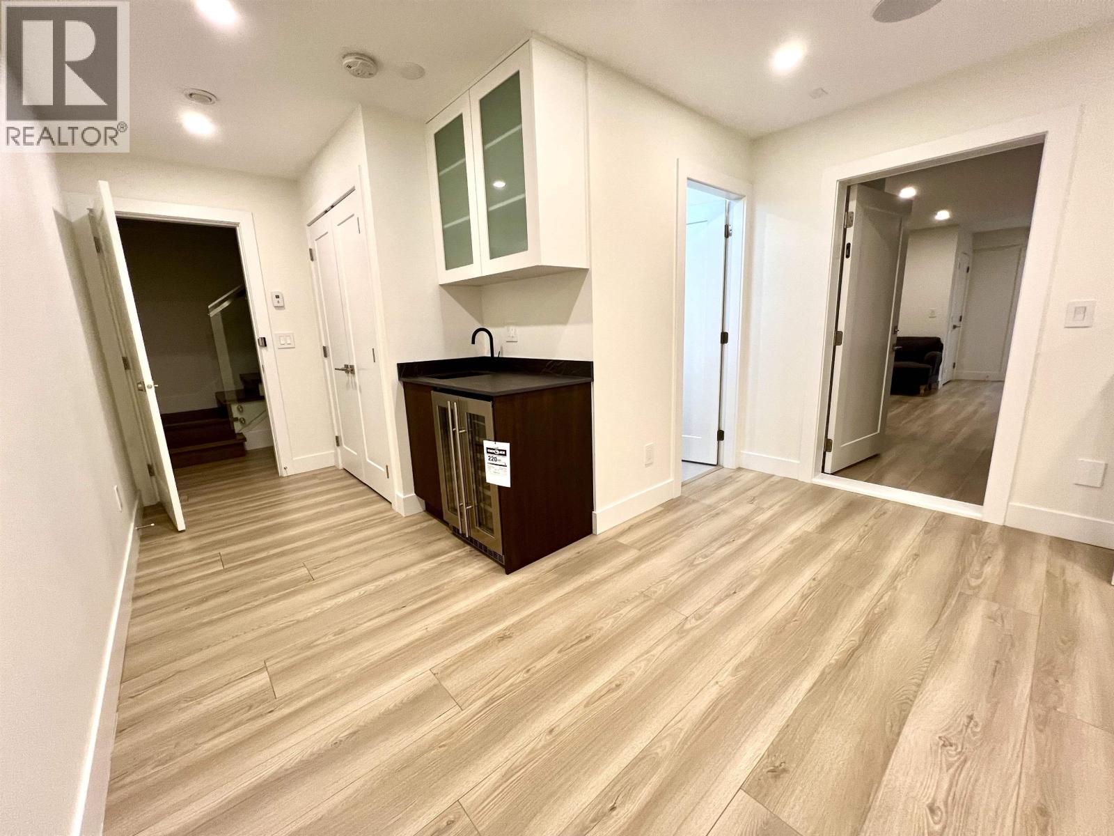 Photo 8 of Basement 3072 E 56th Avenue, Vancouver BC