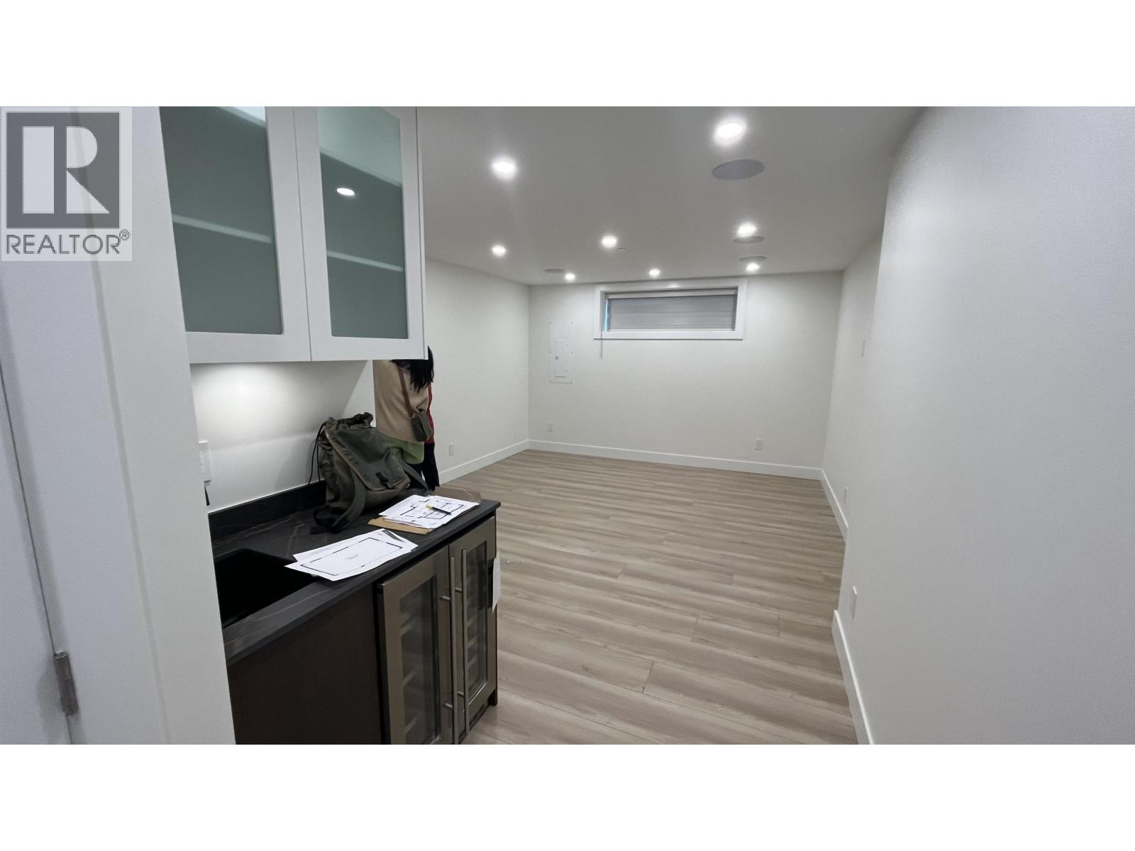 Photo 9 of Basement 3072 E 56th Avenue, Vancouver BC