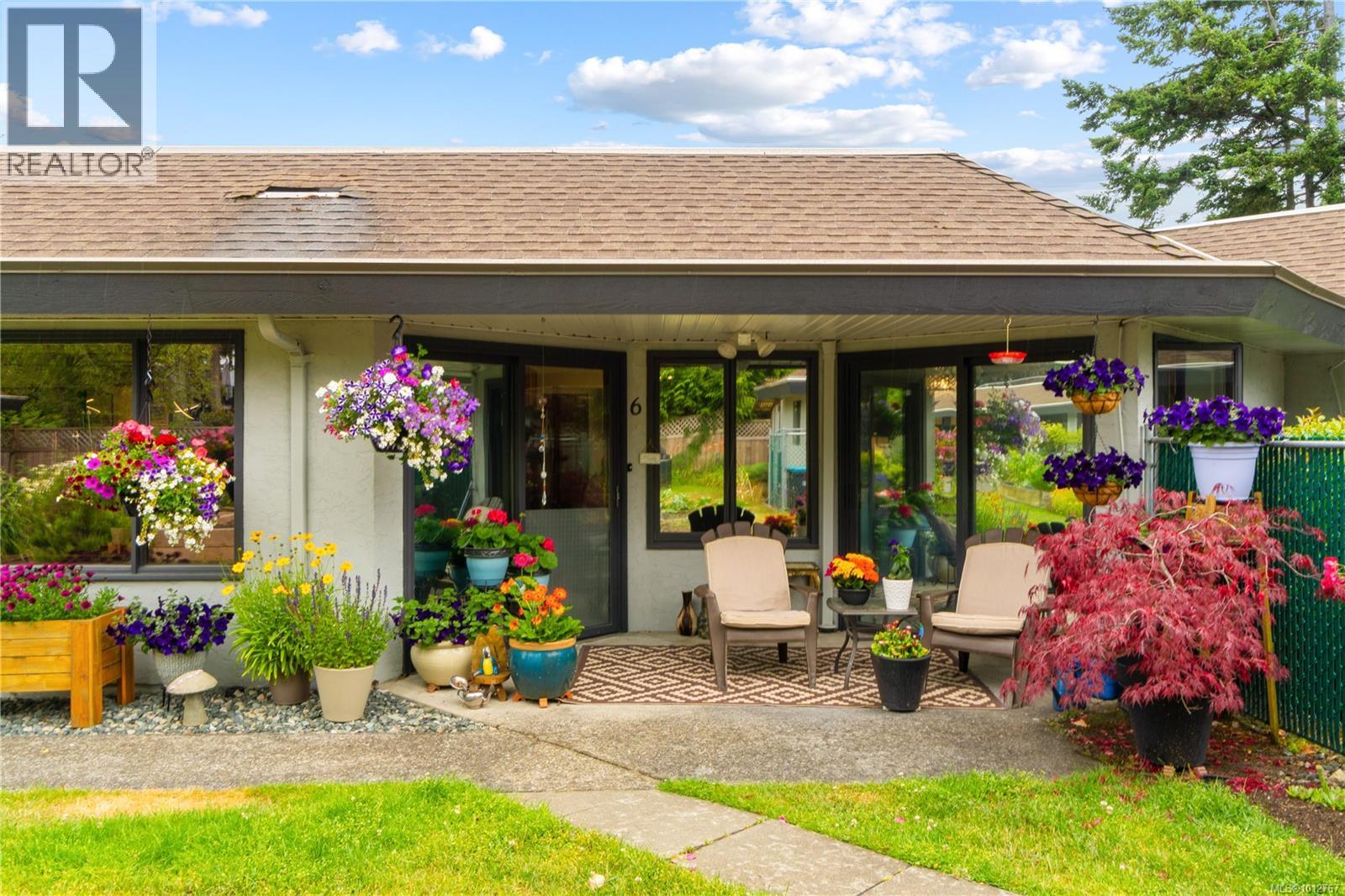Photo 1 of 6 219 Bagshaw St, Parksville BC