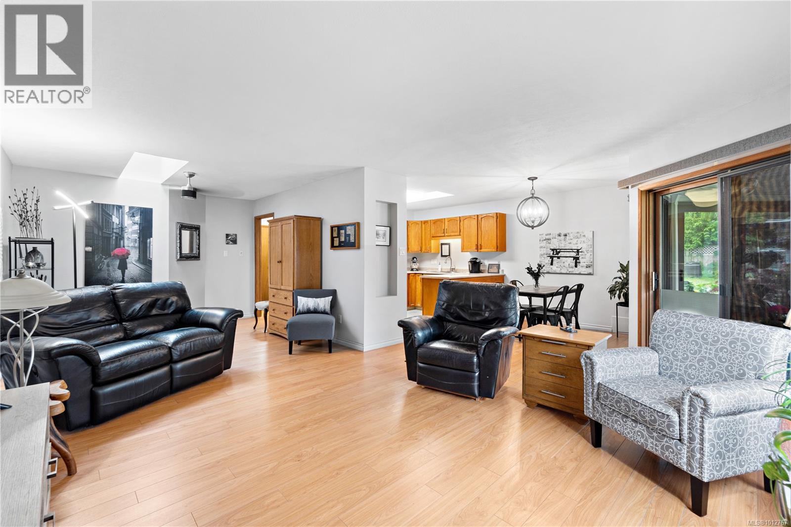 Photo 2 of 6 219 Bagshaw St, Parksville BC
