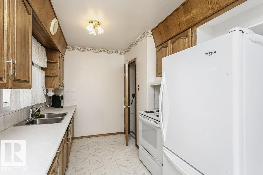 Photo 10 of 13114 101 St Nw, Edmonton AB