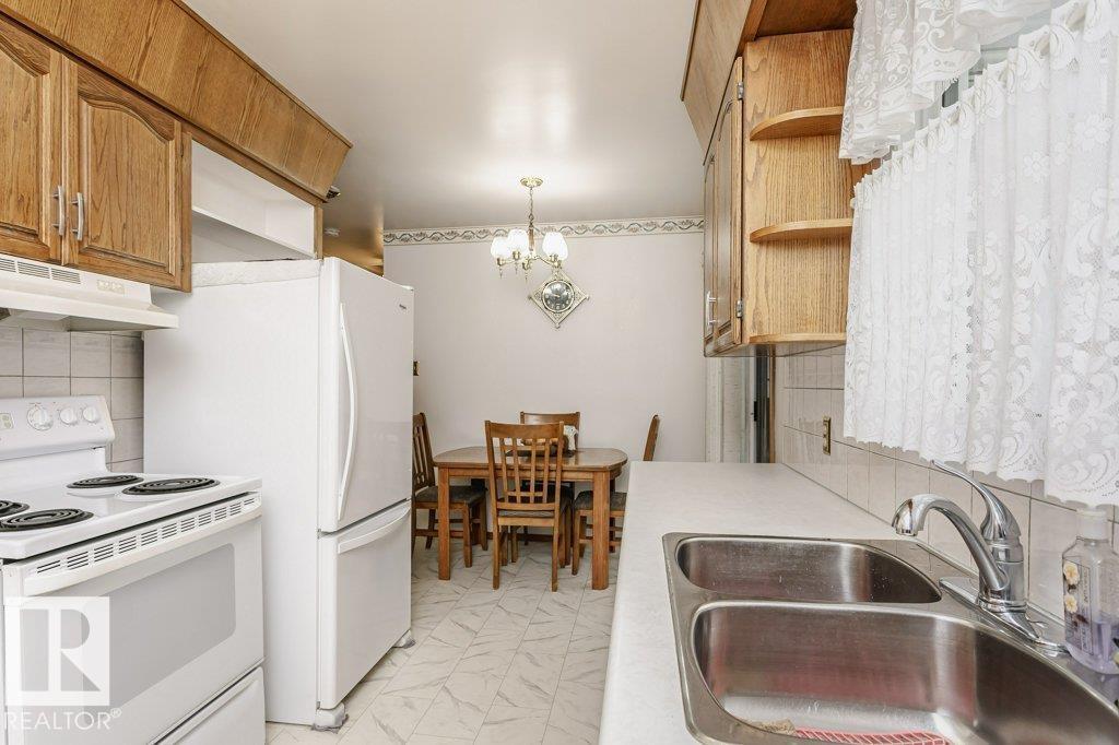 Photo 11 of 13114 101 St Nw, Edmonton AB