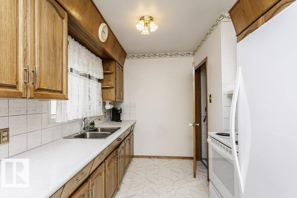 Photo 8 of 13114 101 St Nw, Edmonton AB