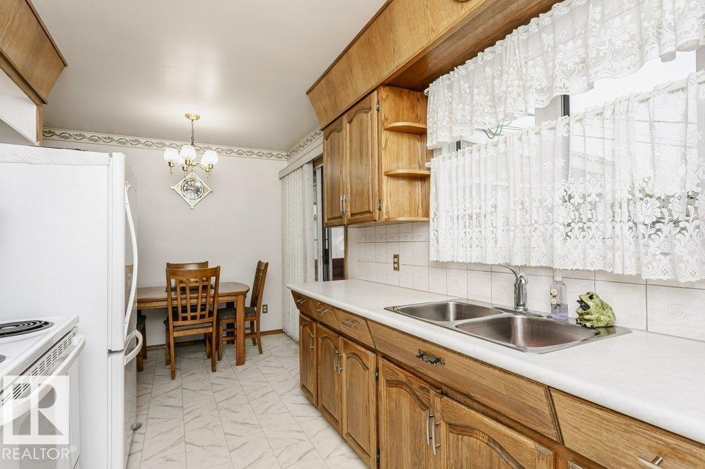Photo 9 of 13114 101 St Nw, Edmonton AB