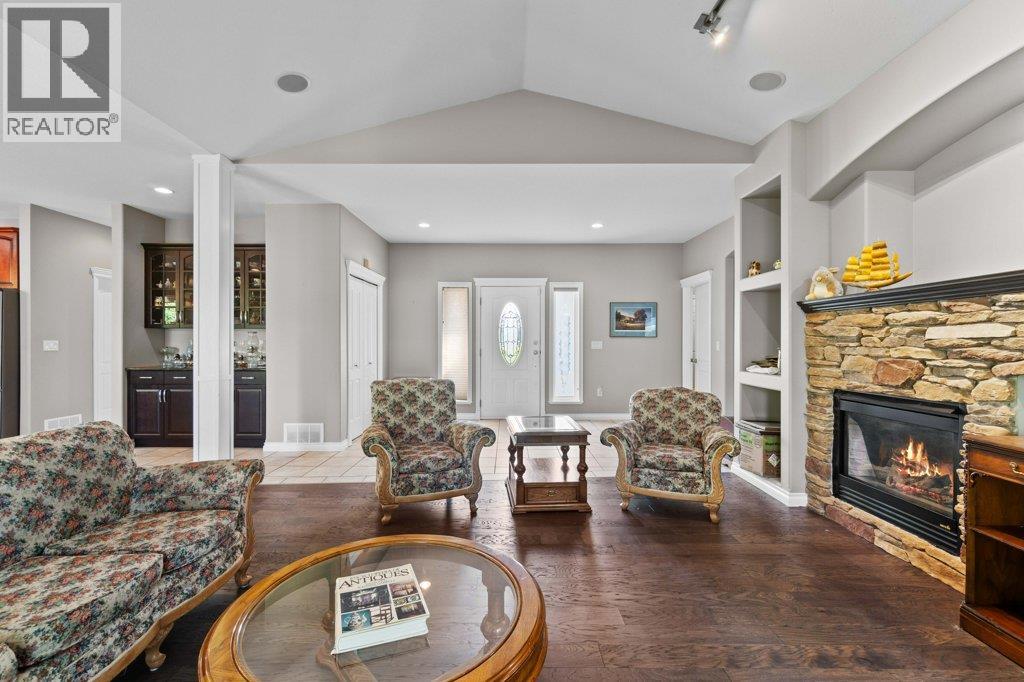 2532 Golf View Crescent, Blind Bay