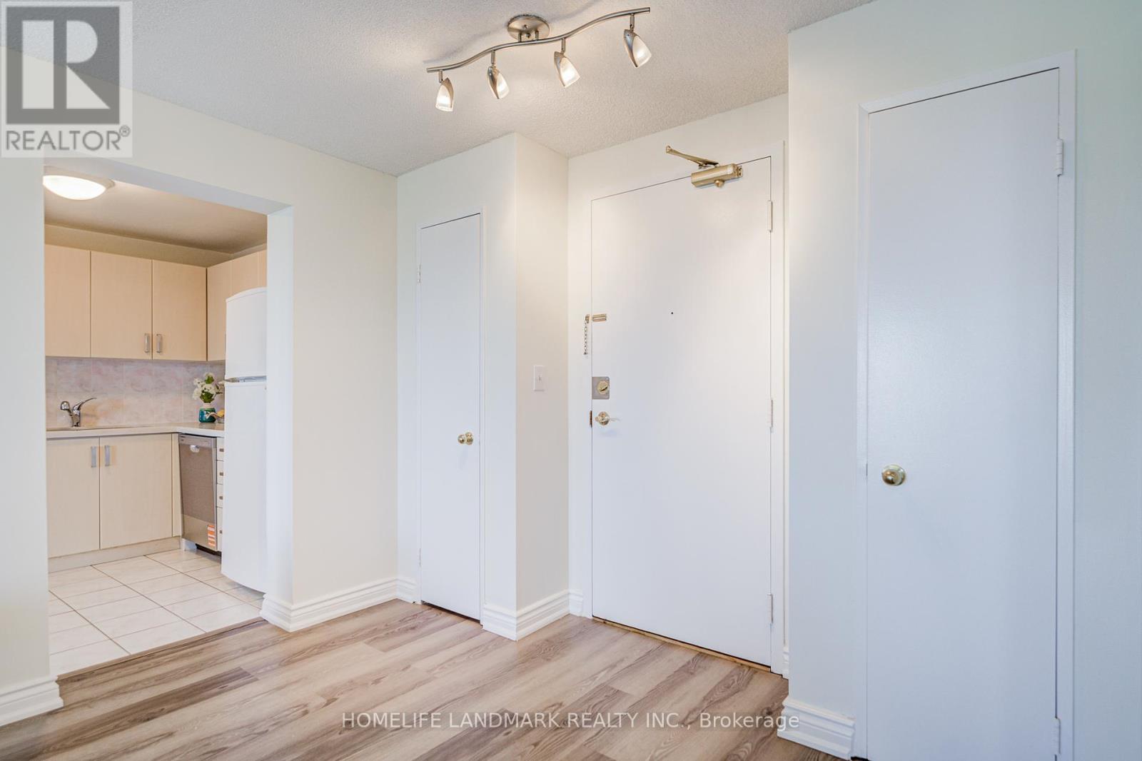 Photo 8 of 2306 155 Hillcrest Avenue, Mississauga ON