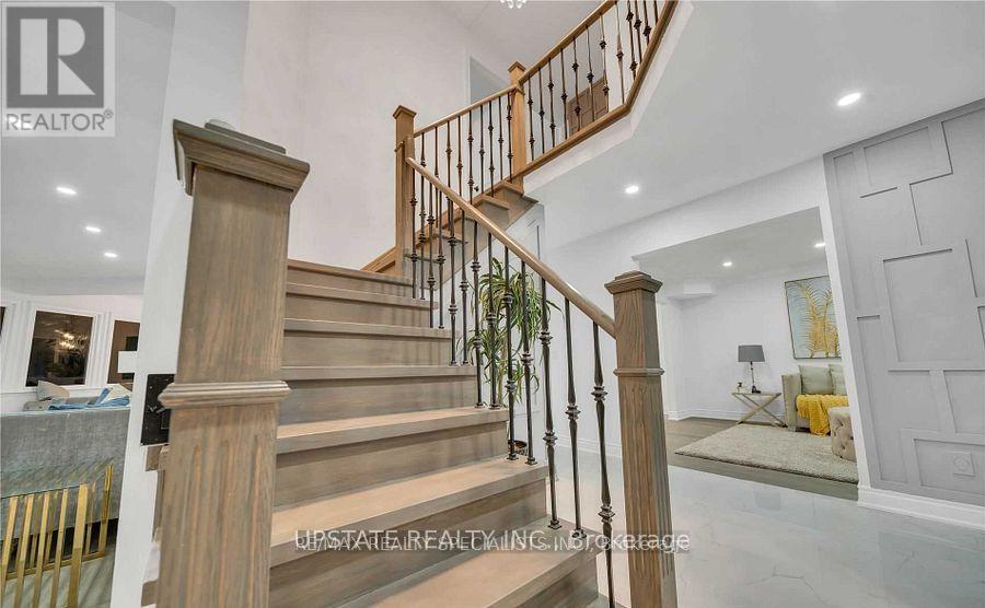 Photo 22 of 70 Pleasant Valley Place, Brampton ON