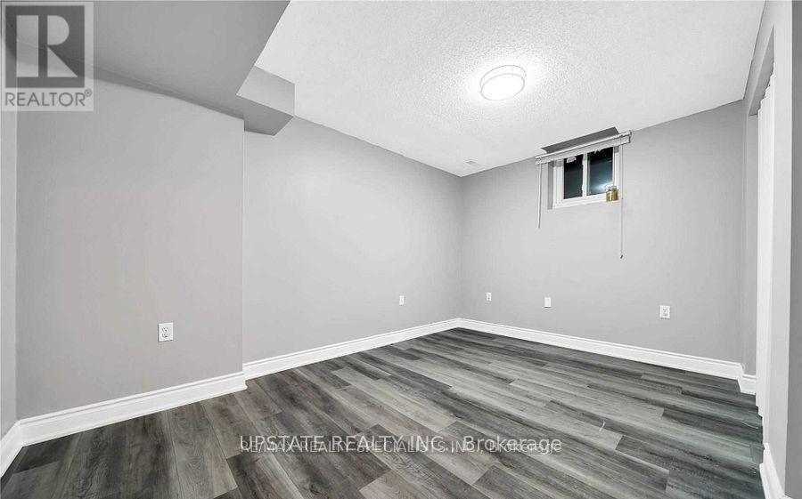 Photo 38 of 70 Pleasant Valley Place, Brampton ON