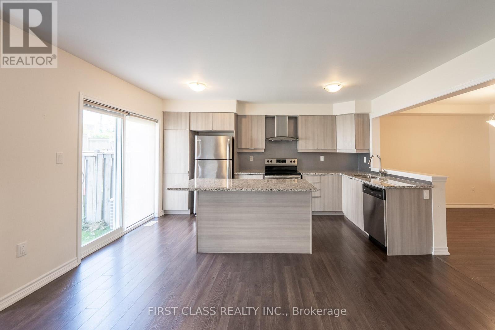 Photo 7 of 96 Hutt Crescent, Aurora ON