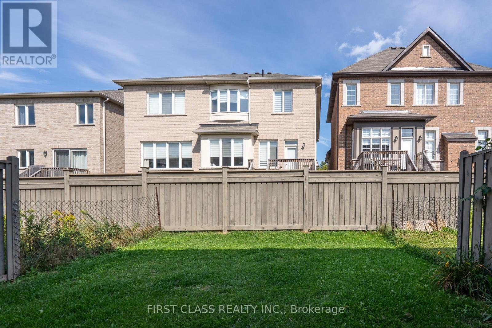 Photo 21 of 96 Hutt Crescent, Aurora ON