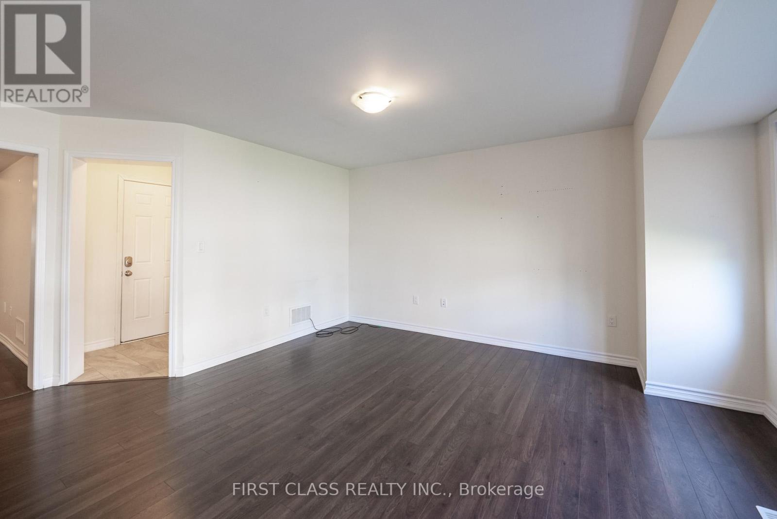 Photo 10 of 96 Hutt Crescent, Aurora ON