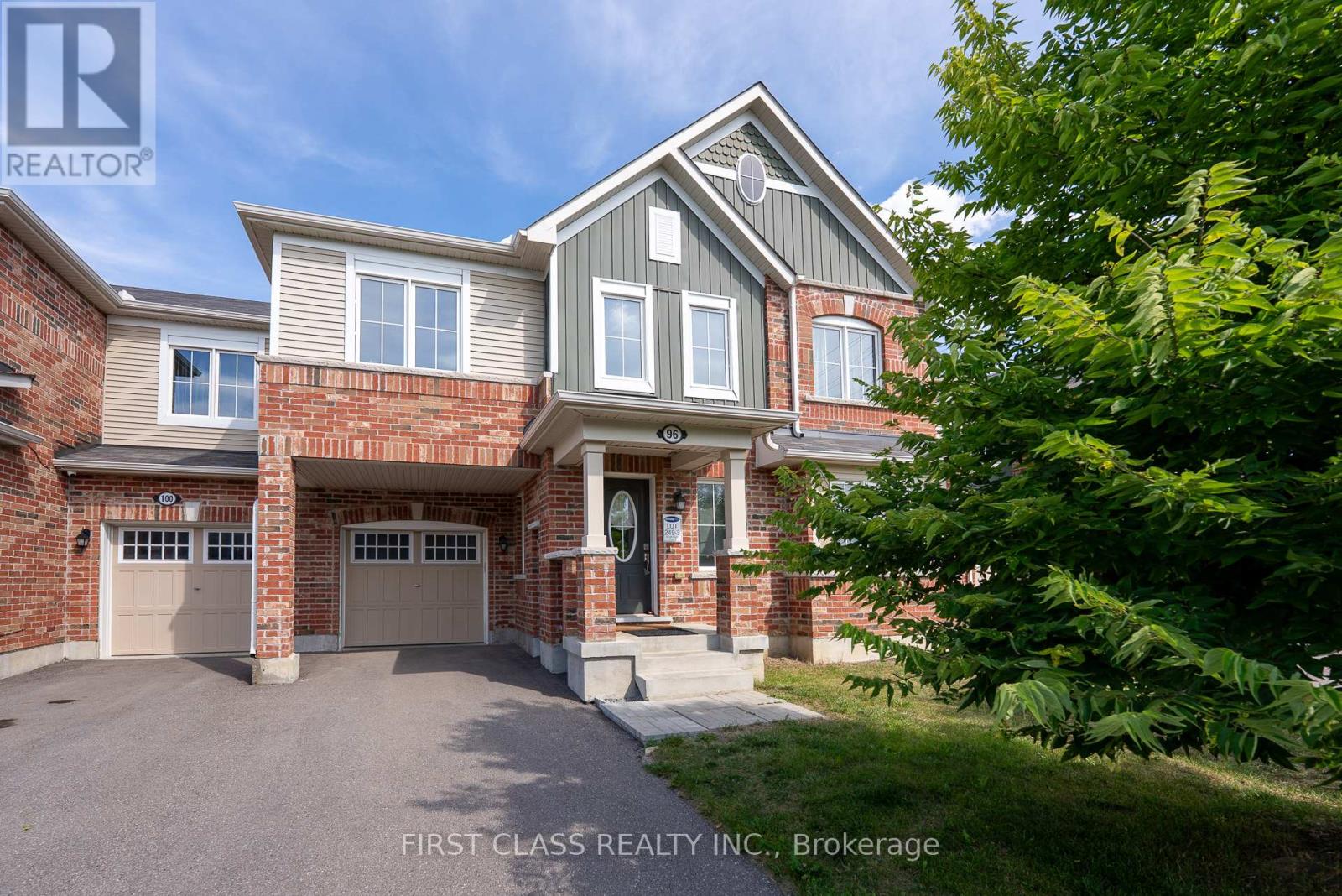 Photo 1 of 96 Hutt Crescent, Aurora ON