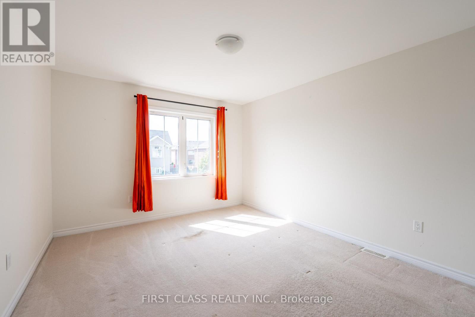 Photo 16 of 96 Hutt Crescent, Aurora ON