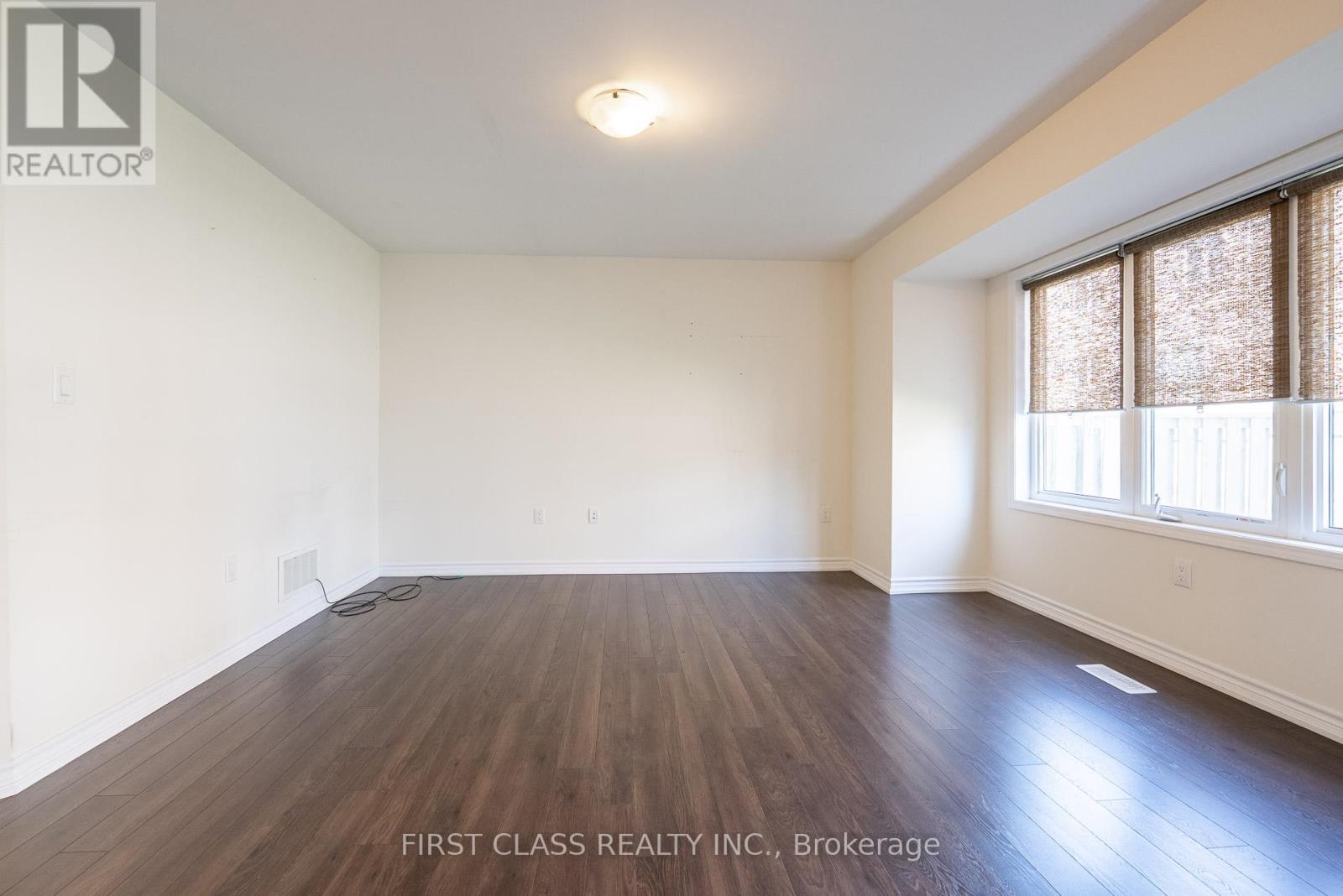 Photo 9 of 96 Hutt Crescent, Aurora ON